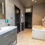 Quai Des Pontis Szálloda 3*