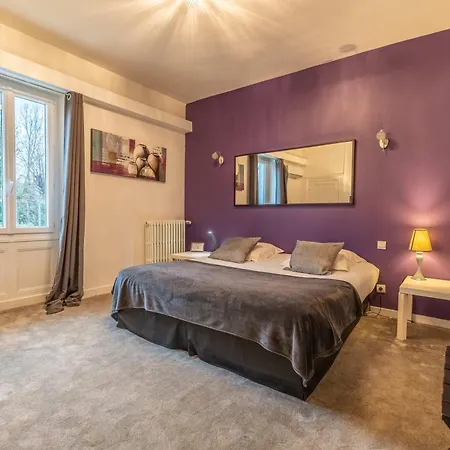 Quai Des Pontis Hotel