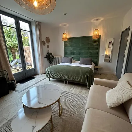Hotel Quai Des Pontis 3*