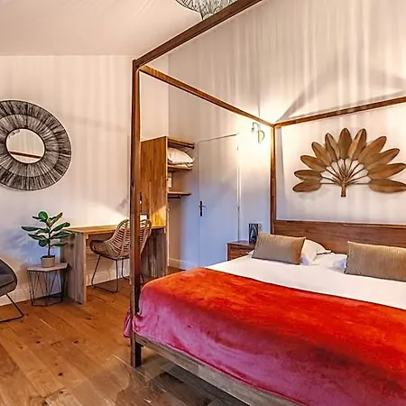 Quai Des Pontis Hotel