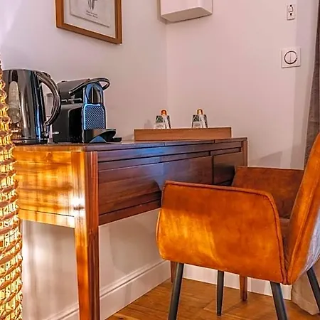 Hotel Quai Des Pontis 3*
