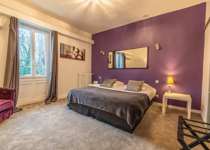 Quai Des Pontis Отель