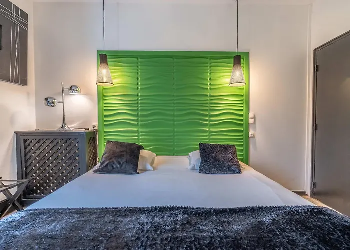 Hotel Quai Des Pontis 3*