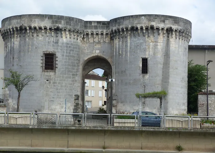 Quai Des Pontis Отель